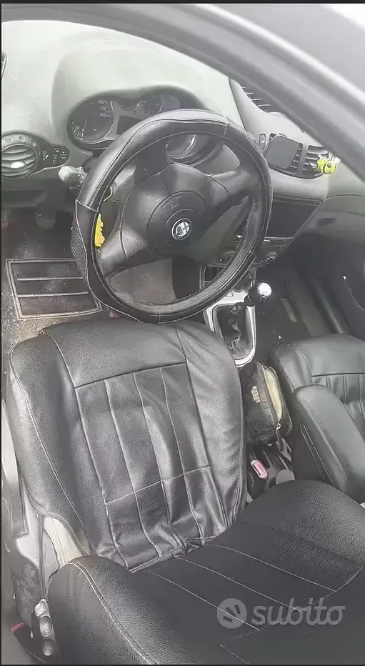 Usata Alfa Romeo 147 Distinctive 150 CV (110 kW) 2005 Grigio Utilitaria