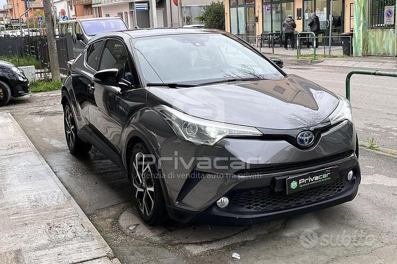 Usata Toyota C-HR Lounge 98 CV (72 kW) 2017 Grigio SUV