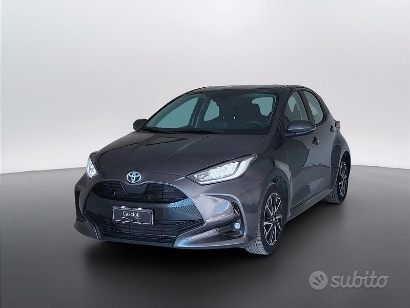 Usata Toyota Yaris Hybrid Trend 92 CV (67 kW) 2022 Grigio Berlina