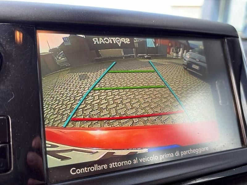 Usata Peugeot 208 Allure 75 CV (55 kW) 2015 Arancione Utilitaria