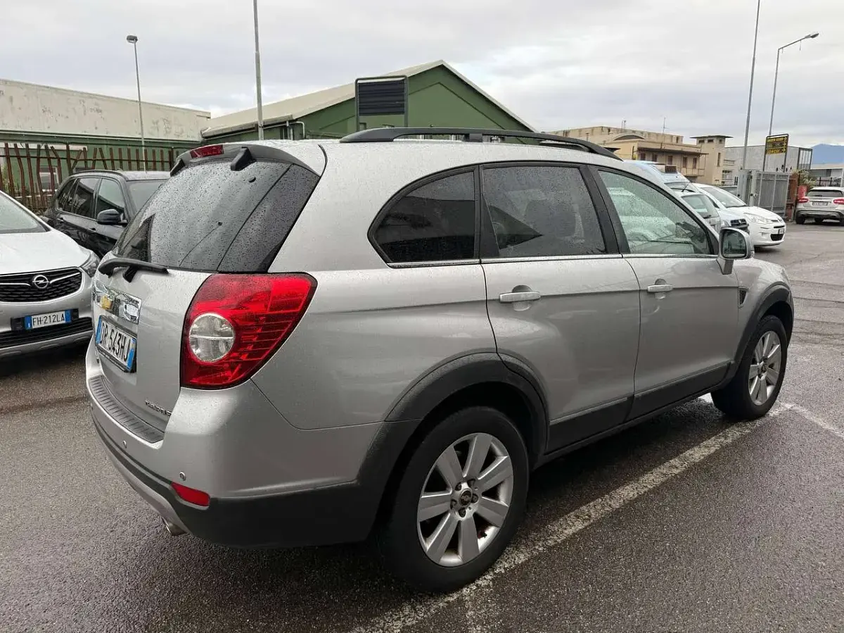 Usata Chevrolet Captiva 150 CV (110 kW) 2008 Argento SUV