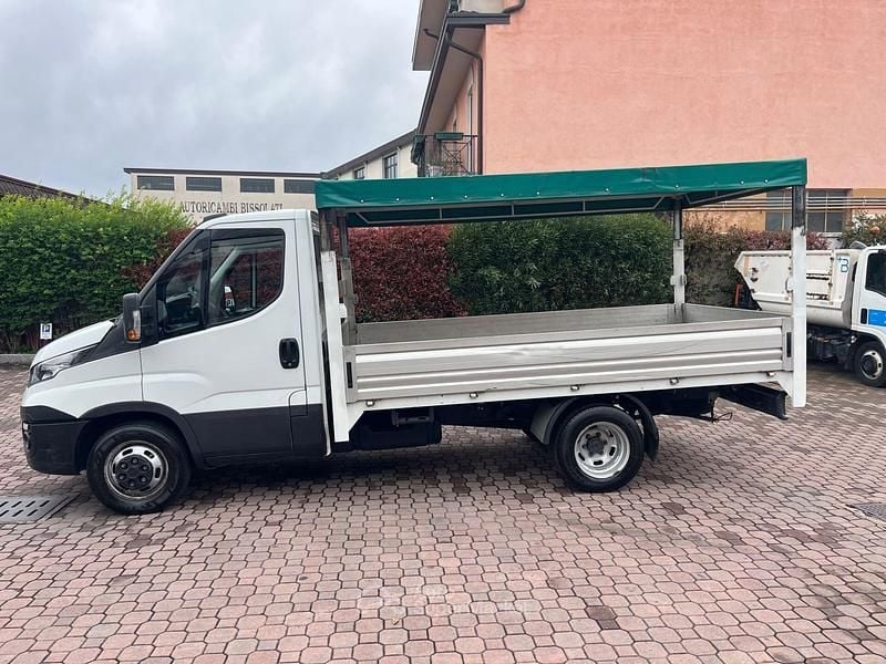 Usata Iveco Daily 150 CV (110 kW) 2018 Bianco Utilitaria