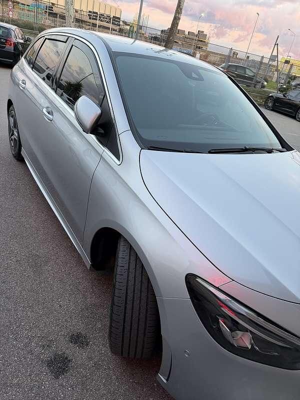 Usata Mercedes B180 Premium 116 CV (85 kW) 2021 Utilitaria