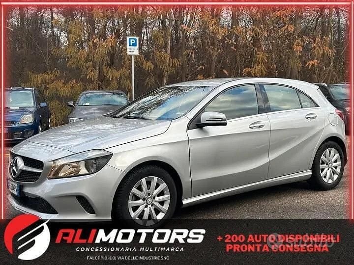 Grigio Usata 2017 Mercedes A160 Premium Berlina | 15.490 € (Ottimo prezzo) - Immagine 1/4