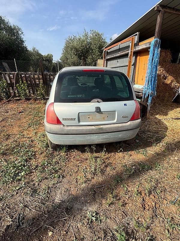Usata Renault Clio 58 CV (42 kW) 2003 Grigio Utilitaria