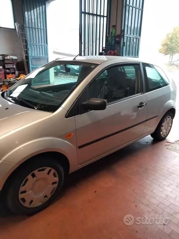 Usata Ford Fiesta 2004 Grigio Utilitaria