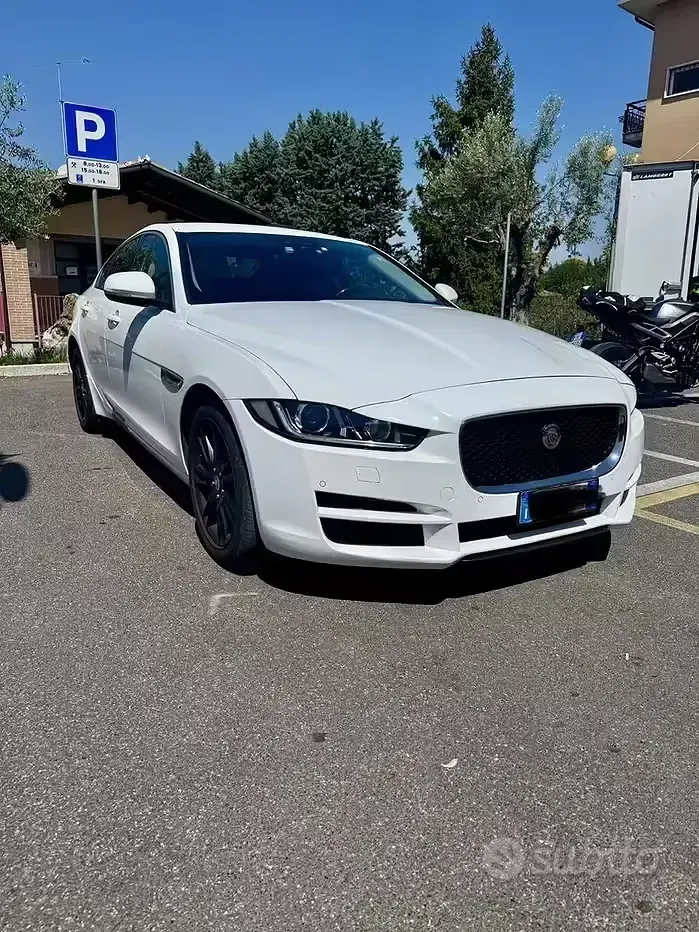 Usata Jaguar XE 179 CV (131 kW) 2017 Bianco Berlina