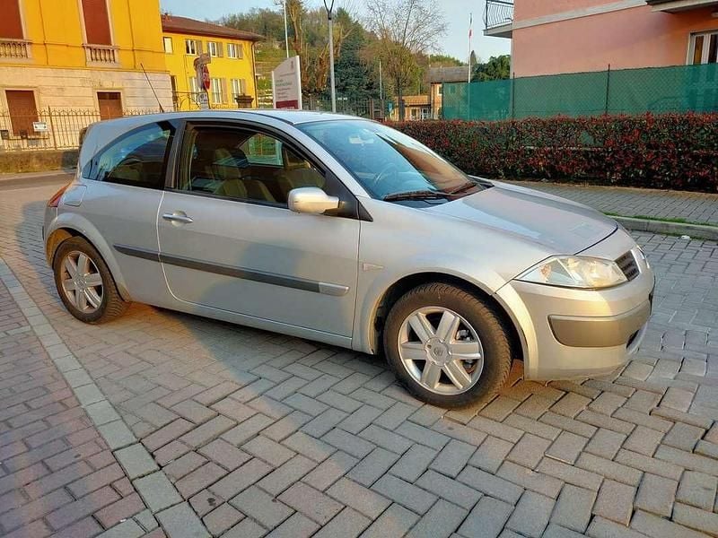 Usata Renault Mégane II Dynamique 82 CV (60 kW) 2004 Argento Berlina