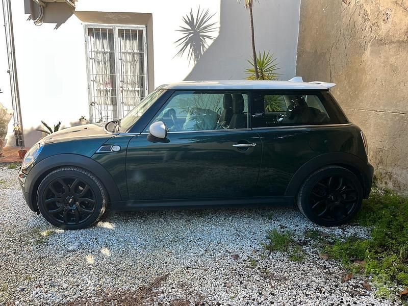 Usata Mini Cooper D 109 CV (80 kW) 2008 Verde Utilitaria