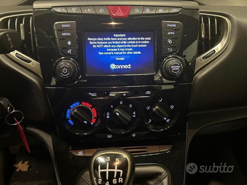 Usata Lancia Ypsilon 69 CV (50 kW) 2021 Nero Utilitaria