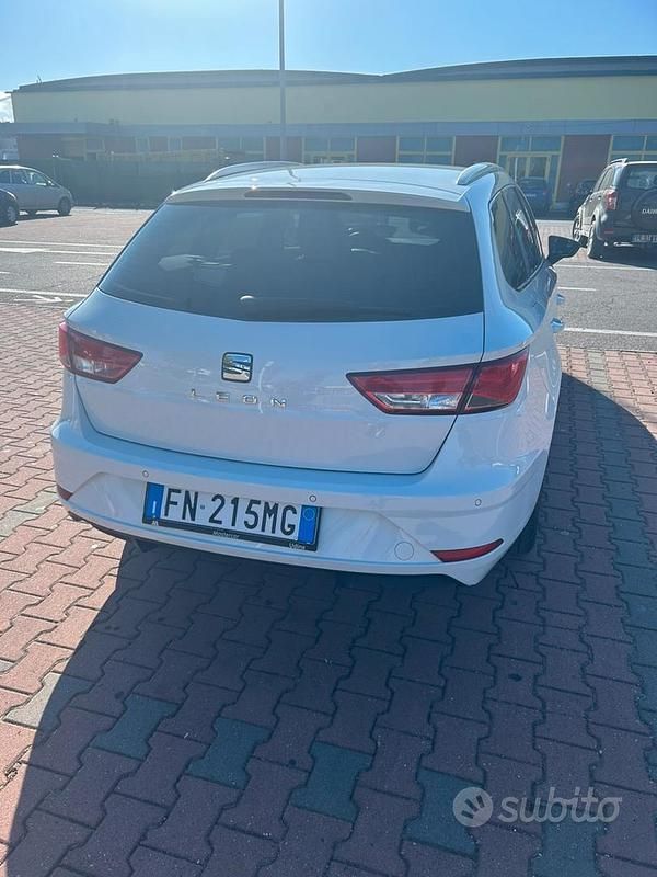 Usata Seat Leon 75 CV (55 kW) 2012 Bianco Berlina