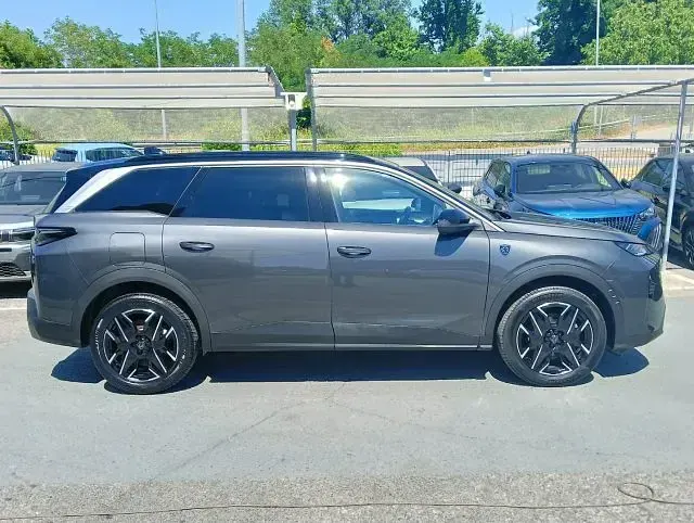 Usata Peugeot 5008 GT 136 CV (100 kW) 2025 Grigio titanium t. nero metallizzato SUV