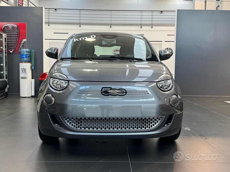 Usata Fiat 500e 86 kW (118 CV) 2024 Grigio Berlina