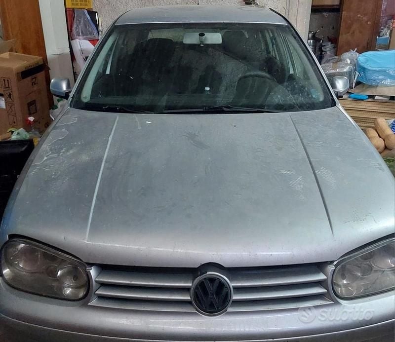 Usata VW Golf IV 101 CV (74 kW) 2002 Grigio