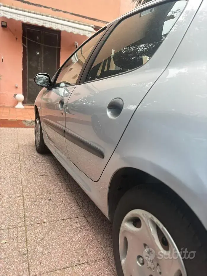 Usata Peugeot 206 70 CV (51 kW) 2002 Grigio Utilitaria