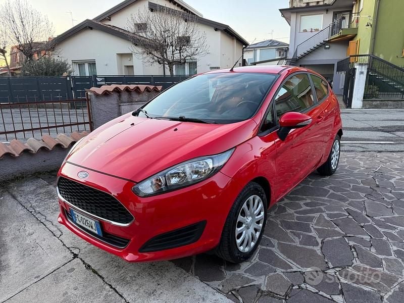 Usata Ford Fiesta Titanium 95 CV (69 kW) 2017 Rosso Coupé
