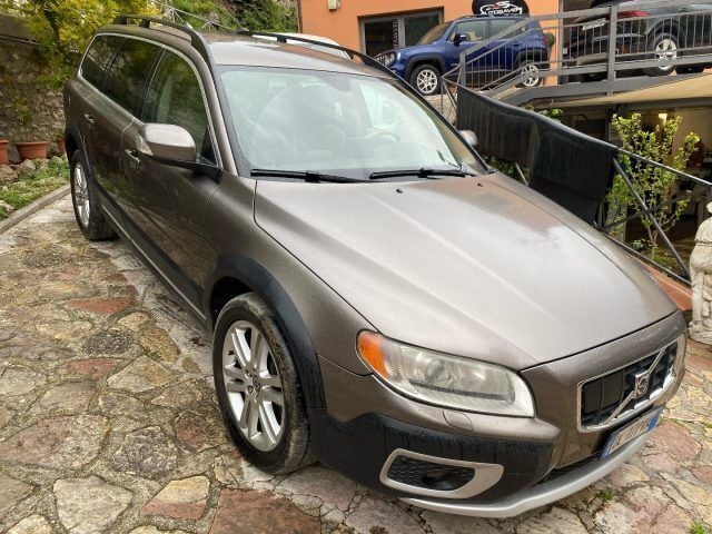 Usata Volvo XC70 Kinetic 185 CV (136 kW) 2007 Oro SUV