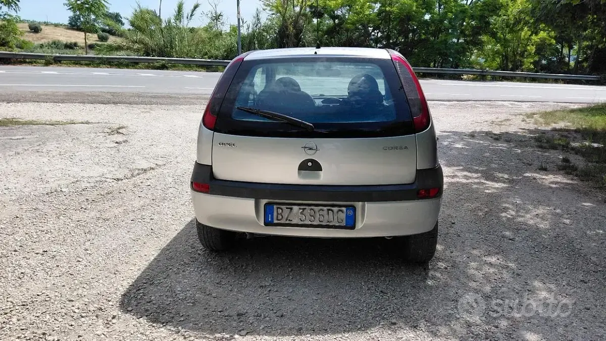 Usata Opel Corsa 58 CV (42 kW) 2001 Grigio Utilitaria