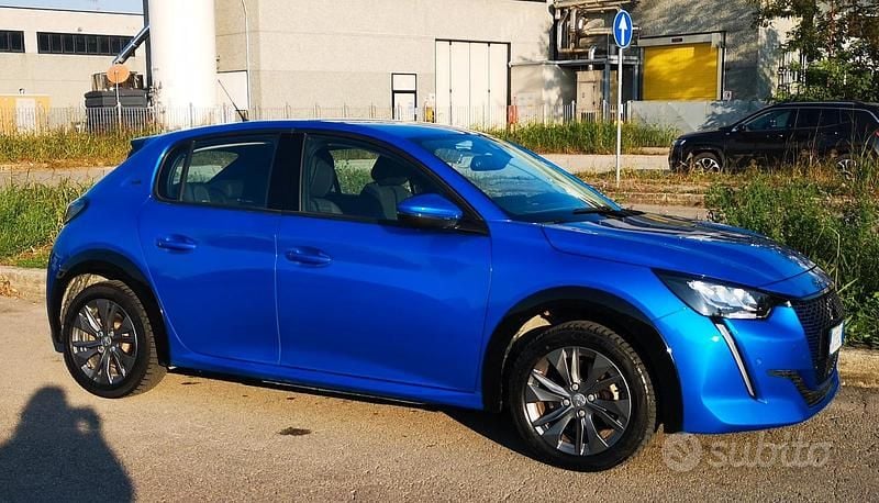 Usata Peugeot 208 Allure 56 kW (77 CV) 2021 Blu Utilitaria