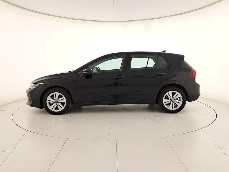Usata VW Golf VIII Life 116 CV (85 kW) 2025 Grenadill black metallizzato Berlina