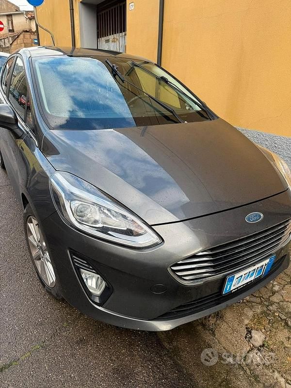Usata Ford Fiesta Titanium 86 CV (63 kW) 2018 Grigio Utilitaria