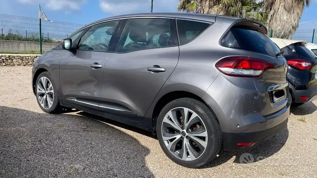 Usata Renault Scénic III Intens 110 CV (80 kW) 2017 Grigio Monovolume