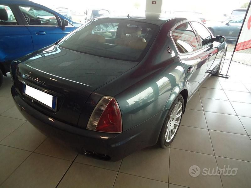 Begagnad Maserati Quattroporte 400 HK (294 kW) 2004 Grå Sedan