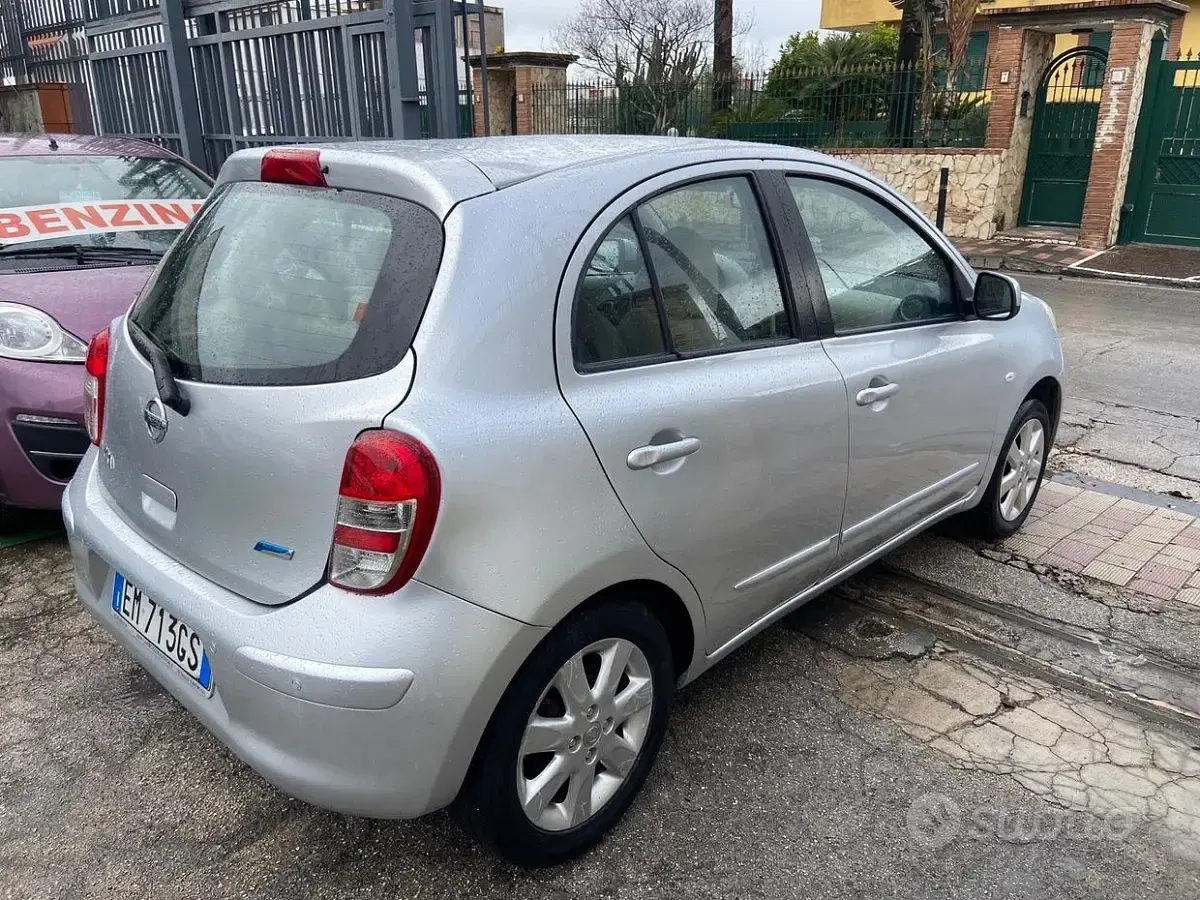 Używany Nissan Micra Comfort 80 KM (58 kW) 2012 Szary Hatchback