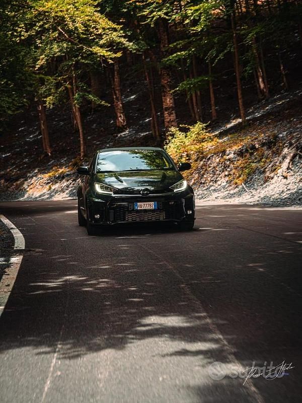 Nero Usata 2021 Toyota Yaris Due volumi | 42.500 € - Immagine 1/3