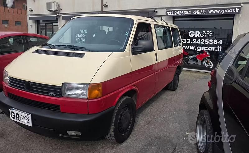 Usata VW Caravelle 102 CV (75 kW) 2000 Berlina