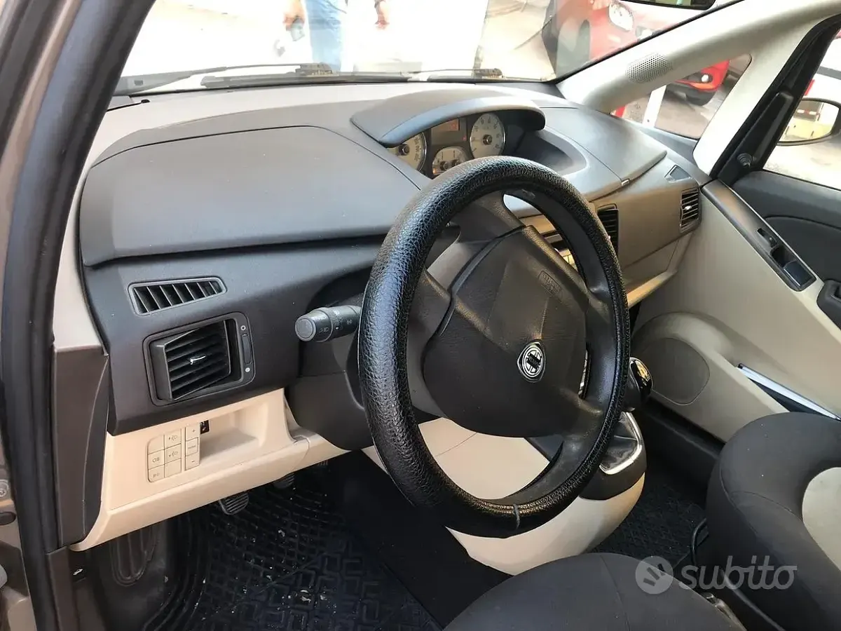 Usata Lancia Musa 77 CV (56 kW) 2008 Monovolume