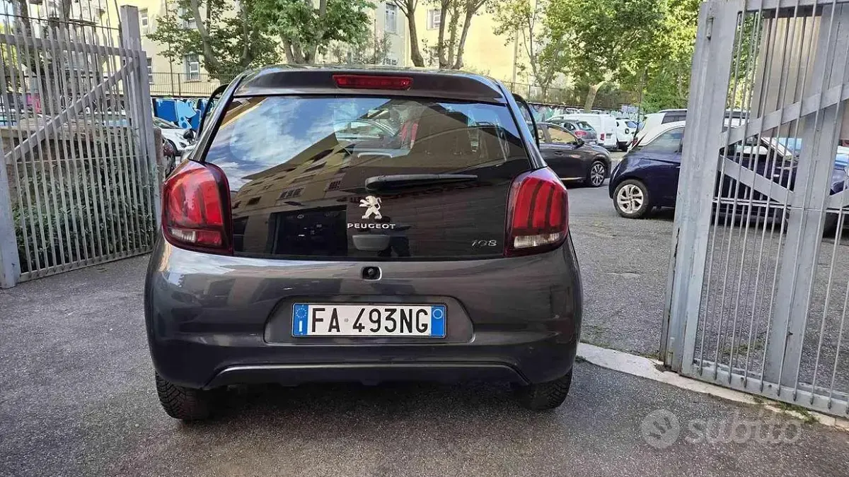 Usata Peugeot 108 Allure 69 CV (50 kW) 2015 Grigio Berlina