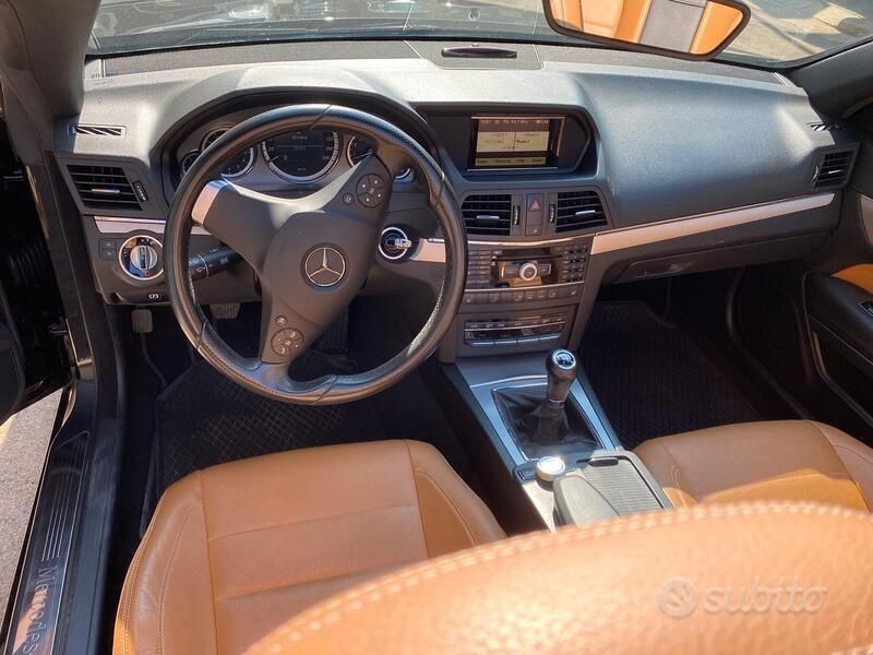 Usata Mercedes E200 2010 Nero Cabrio