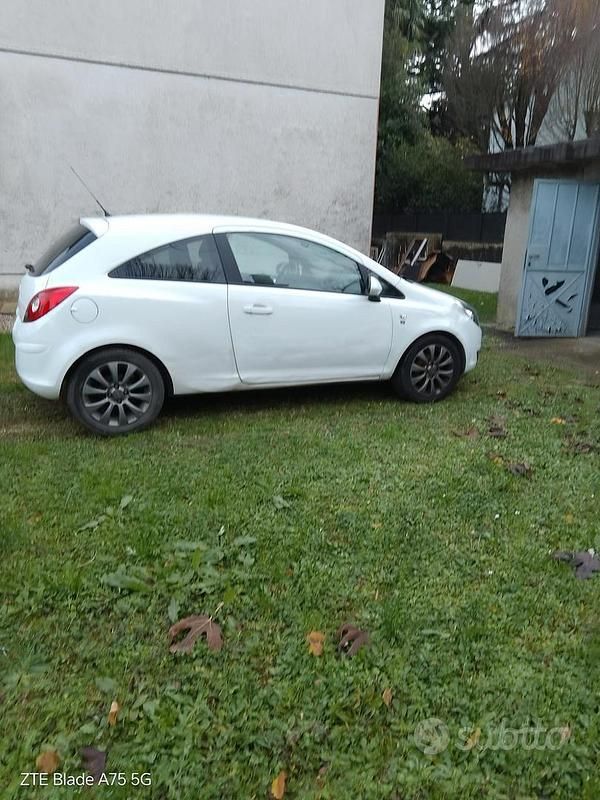 Usata Opel Corsa 2010 Berlina
