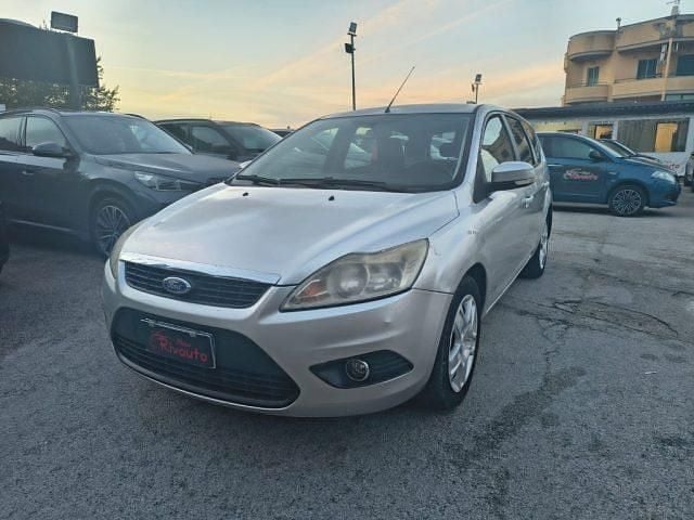 Begagnad Ford Focus Titanium 90 HK (66 kW) 2008 Silver Kombi
