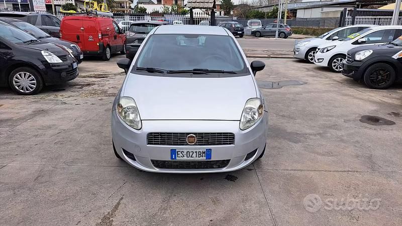 Usata Fiat Grande Punto 75 CV (55 kW) 2013 Grigio Utilitaria