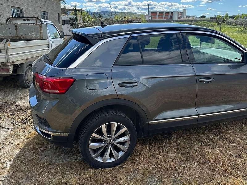 Usata VW T-Roc 150 CV (110 kW) 2019 Grigio SUV