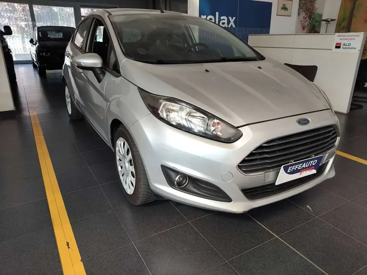 Usata Ford Fiesta Business Edition 92 CV (67 kW) 2015 Argento Utilitaria
