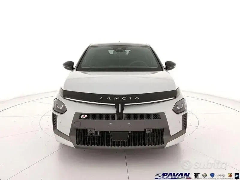 Nuova Lancia Ypsilon 101 CV (74 kW) 2026 Bianco Utilitaria