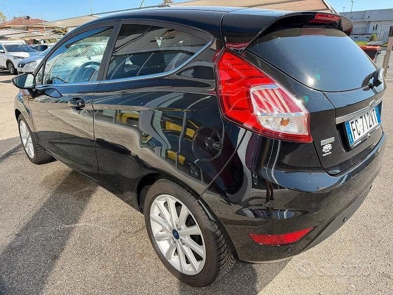 Usata Ford Fiesta Titanium 101 CV (74 kW) 2016 Nero Berlina