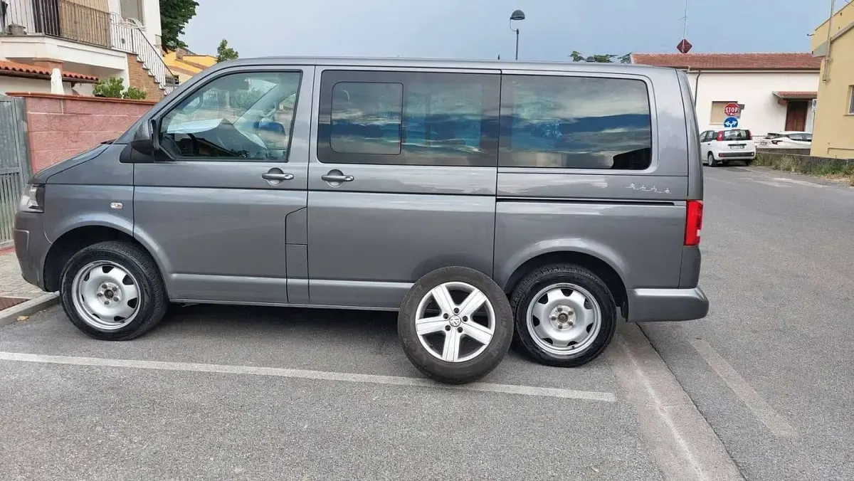Usata VW Multivan Comfortline 140 CV (102 kW) 2015 Grigio Monovolume