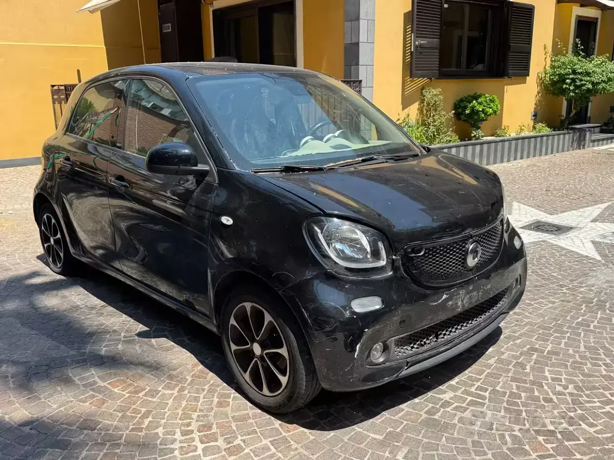 Usata Smart ForFour Prime 71 CV (52 kW) 2016 Nero Utilitaria