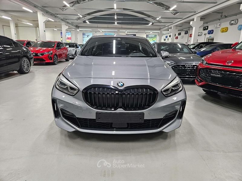 Usata BMW 118 M Sport 136 CV (100 kW) 2024 Skyscraper grey met. Utilitaria