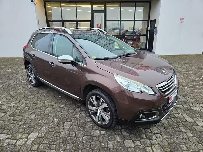 Usata Peugeot 2008 Allure 120 CV (88 kW) 2015 Marrone SUV