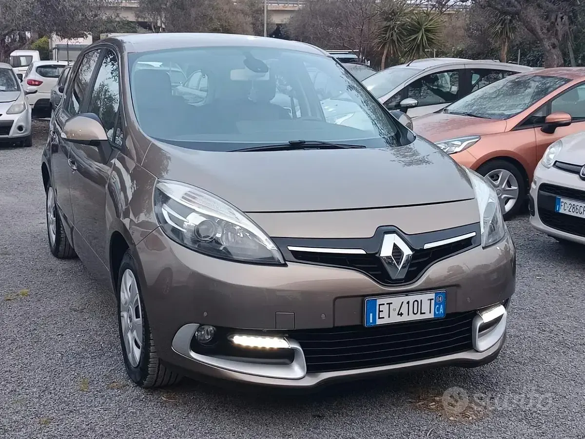 Käytetty Renault Scenic E-Tech XMOD 110 HP (80 kW) 2014 Ruskea Tila-auto
