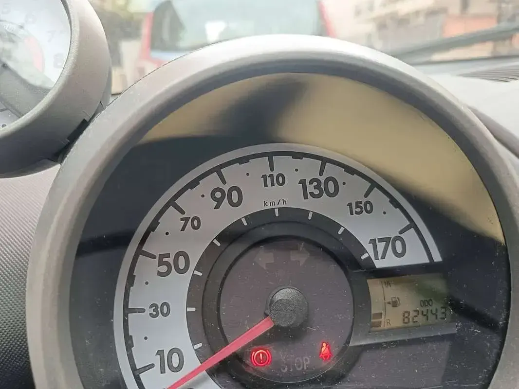 Usata Peugeot 107 68 CV (50 kW) 2006 Grigio Utilitaria