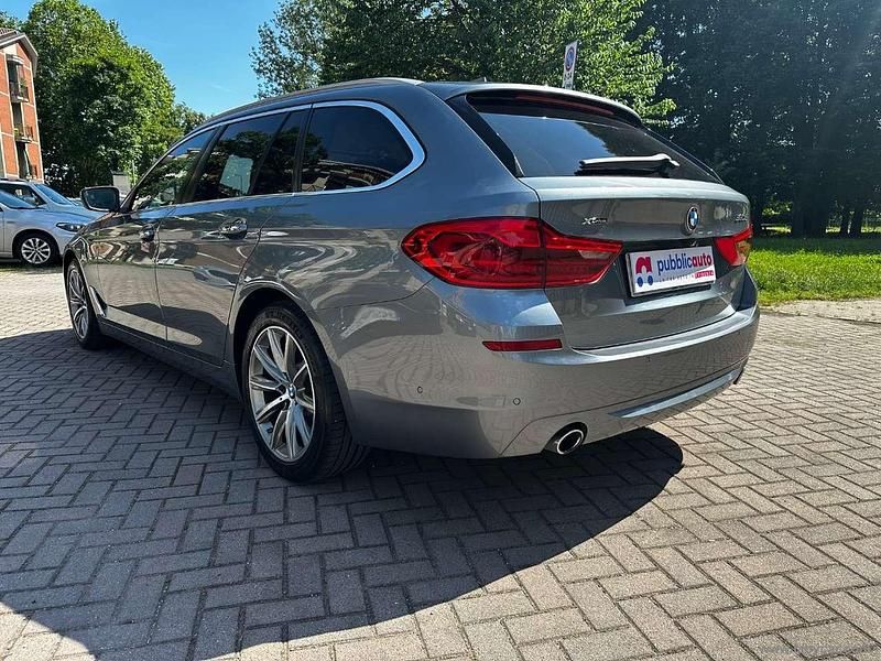 Usata BMW 520 Luxury Line 190 CV (139 kW) 2019 Grigio Station wagon