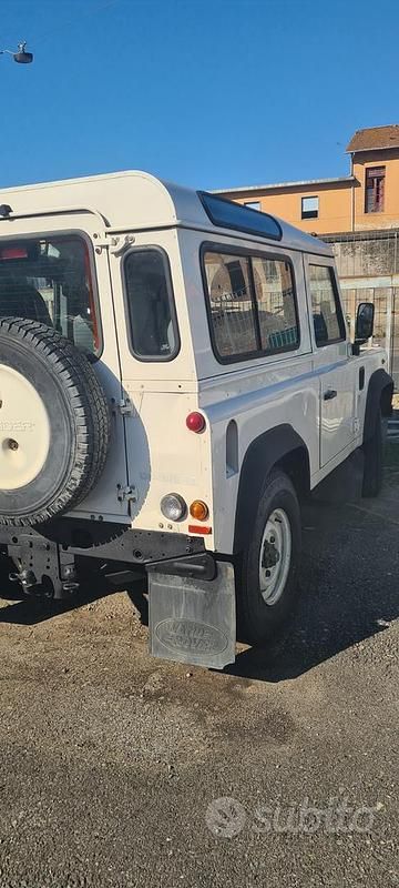 Usata Land Rover Defender 68 CV (50 kW) 2008 Bianco SUV