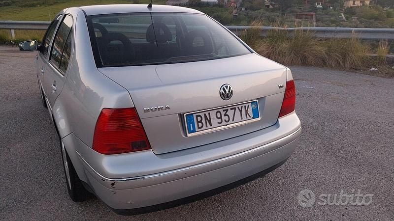 Usata VW Bora 105 CV (77 kW) 2002 Grigio Berlina
