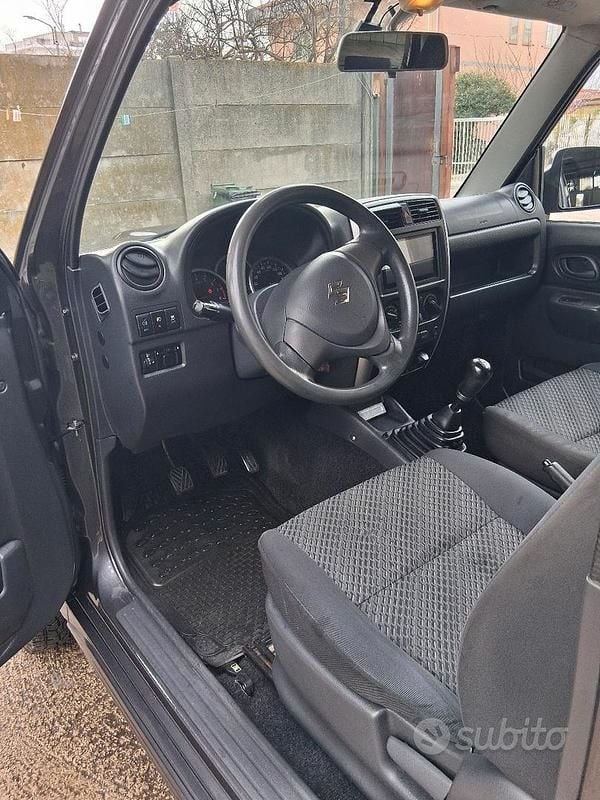 Usata Suzuki Jimny 85 CV (62 kW) 2017 Grigio SUV
